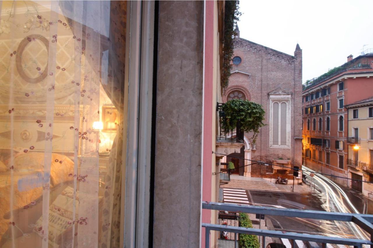 Casa Vittoria Bridge Bed and Breakfast Verona Exteriör bild